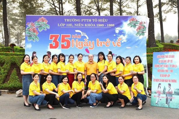 Đặt may đồng phục theo yêu cầu giá rẻ tại Hà Nội 3