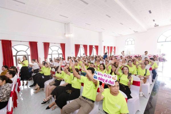 Đặt may đồng phục theo yêu cầu giá rẻ tại Hà Nội 2